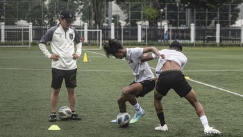 FOTO: Shin Tae Yong Gelisah Timnas U-20 Tak Kunjung Komplet