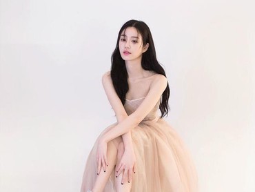 img-title 7 Potret Lee Yoo Bi dari 'Cinta Pertama' Kini Calon Kakak Ipar Lee Seung Gi