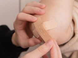 Cara Mengobati Luka Jatuh dari Motor Pada Tangan, Lutut, dan Kaki