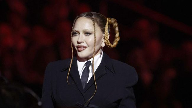 Madonna marah dan membalas omongan julid yang menyoroti wajahnya saat tampil di Grammy Awards 2023.