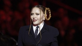 Madonna Keluar RS Usai Dirawat di ICU Akibat Infeksi Serius