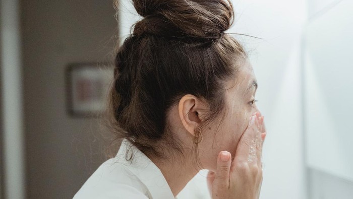 Mencuci Wajah Salah Satu Kebiasaan Produktif/ Foto: pexels.com/Miriam Alonso