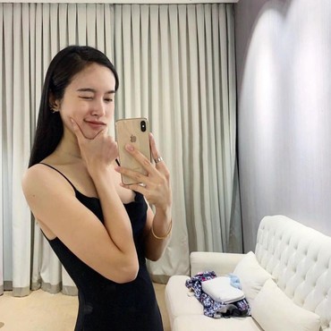 Akui Tak Pernah Oplas, 7 Potret Nong Poy dengan Wajah Asli Tanpa Make Up