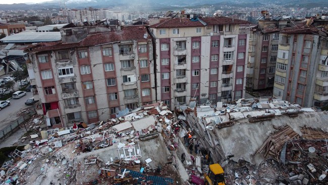 Gempa dengan magnitudo 7,8 terjadi di Turki pada Senin (6/2). Mengapa gempa ini bisa sedemikian merusak?