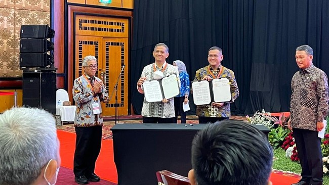 Pupuk Kaltim Pastikan Gas Bumi untuk Pabrik Urea di Papua Barat Aman PT Pupuk Kalimantan Timur resmi menandatangani Head of Agreement dengan Genting Oil Kasuri untuk memenuhi kebutuhan gas proyek industri pupuk di Fakfak.