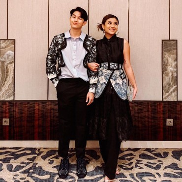 Setahun Pacaran, Awkarin & Jonathan Alden Umumkan Putus