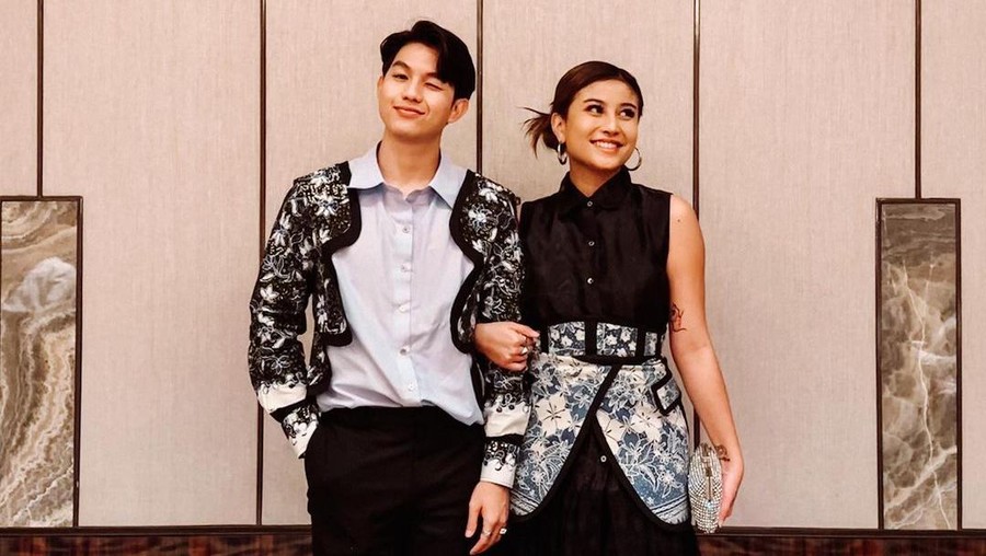 Resmi Pacaran, Ini yang Buat Jonathan Alden Jatuh Hati pada Awkarin Resmi Pacaran, Ini yang Buat Jonathan Alden Jatuh Hati pada Awkarin