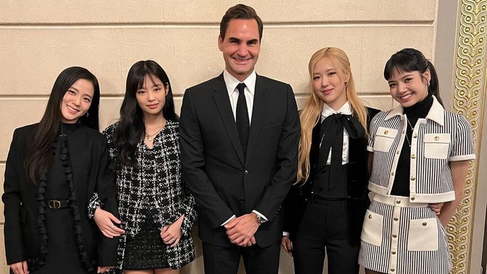 Sukses Curi Perhatian, Pemain Tenis Profesional Roger Federer Bagikan Potretnya Bersama BLACKPINK!