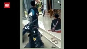 VIDEO: Tak Mau Bayar COD, Kurir Ditusuk Pembeli