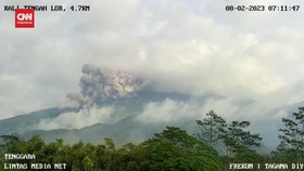 VIDEO: Gunung Merapi Erupsi, Hujan Abu di Wilayah Boyolali
