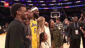 VIDEO: Momen Bahagia LeBron James Rayakan Rekor Bersama Keluarga