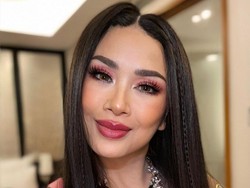Titi DJ Operasi Antiaging demi Kebahagiaan Sendiri