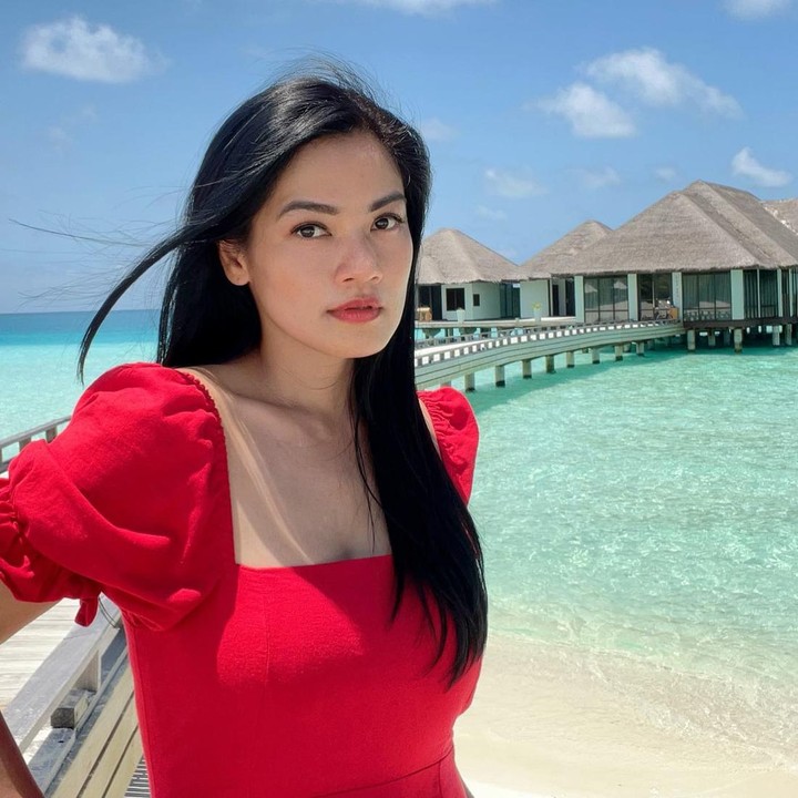 <p>Titi Kamal menikah dengan aktor Christian Sugiono pada 6 Februari 2009 silam. Kini, ia sudah dikaruniai dua orang anak yaitu Kai dan Arjuna. Dalam kesehariannya, Titi Kamal tetap terlihat <em>fresh</em> dan cantik. Ia terlihat memesona meski hanya memakai pulasan <em>makeup</em> tipis. (Foto: Instagram @titi_kamall)</p>
