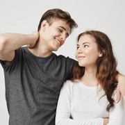 5 Zodiak Ini Dikenal Paling Bisa Merayu hingga Atasi Pasangan yang Lagi Ngambek! Ada Gemini