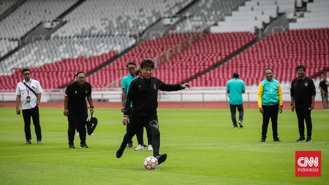 Shin Tae Yong terlihat emosional ketika menceritakan kesulitan-kesulitan yang ia alami semasa persiapan menghadapi Piala Dunia U-20 2023.