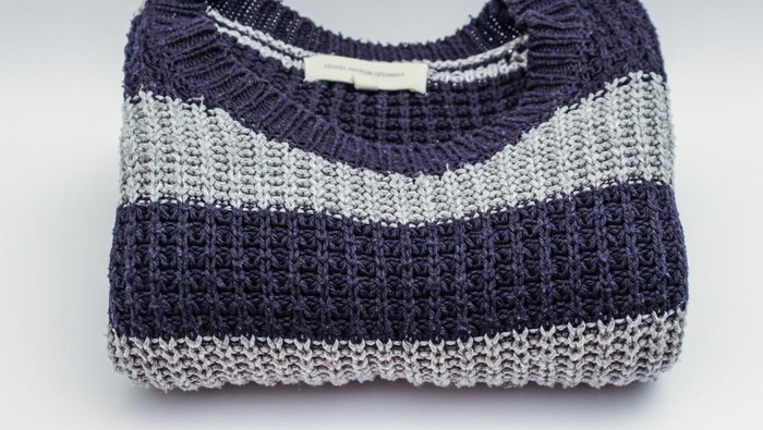 img-title Jangan Sembarangan, Begini Cara Mencuci Sweater Bulu yang Benar!