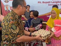 Bakti Sosial HPN 2023, Bulog Bagikan Beras di Langkat untuk Cegah Stunting