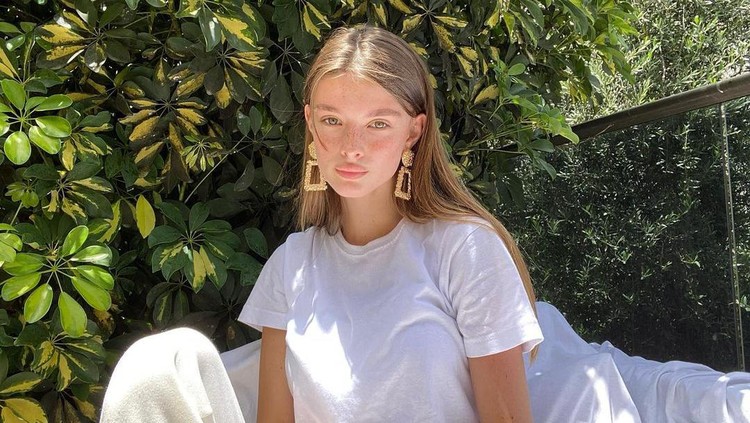 Eden Polani Model 19 Tahun yang Diduga Kekasih Baru Leonardo DiCaprio