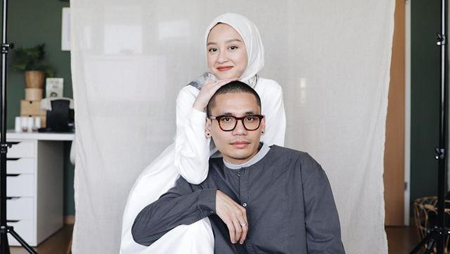 Gita Savitri dan Suami Gita Savitri dan Suami