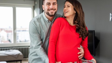 15 IDE KADO VALENTINE UNTUK IBU HAMIL AGAR, MULAI DARI KENCAN ROMANTIS HINGGA PIJATAN MESRA
