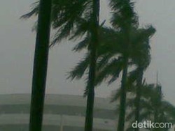 Angin Puting Beliung Terjang Sejumlah Wilayah di Sumut, 1 Orang Tewas
