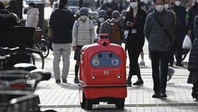 FOTO: Kurir Robot yang Ramah ala Jepang