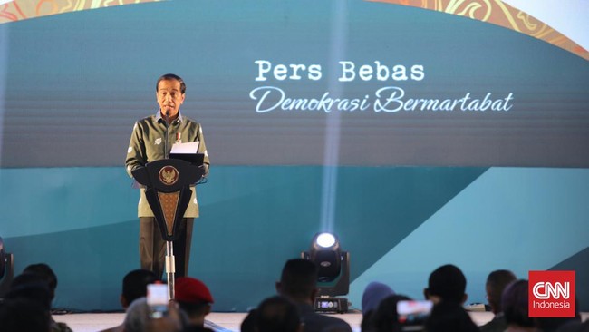 Saat berbicara pada HPN 2023 di Medan, Jokowi mengaku menargetkan draf Perpres terkait kerja sama platform digital dan perusahaan pers selesai 1 bulan.