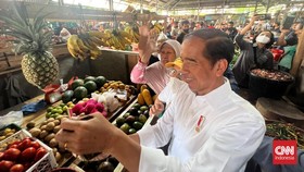 Jokowi Blusukan di Pasar Halat: Ibu Tahu Siapa Saya?
