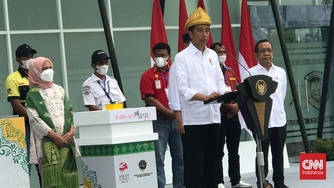 Jokowi Dorong Transportasi Massal: Jakarta Stuck, Luar DKI Macet Jokowi mendorong daerah mempunyai transportasi massal. Kalau tidak dipaksakan ada, Jakarta dan kota besar lainnya akan macet.