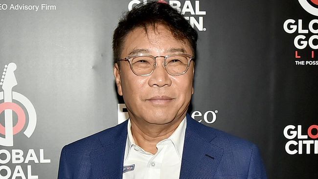 Lee Soo-man menyebut SM Entertainment, perusahaan yang ia dirikan, telah melakukan tindakan ilegal terkait kemitraan dengan Kakao.