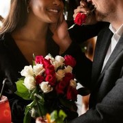 3 Zodiak Ini Terkenal Rentan Terjebak dalam Cinta Segitiga yang Rumit, Duh!