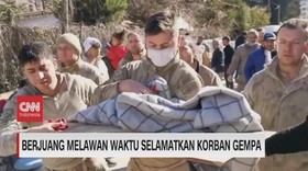 VIDEO: Berjuang Melawan Waktu Selamatkan Korban Gempa