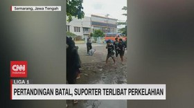 VIDEO: Pertandingan Batal, Suporter Terlibat Perkelahian