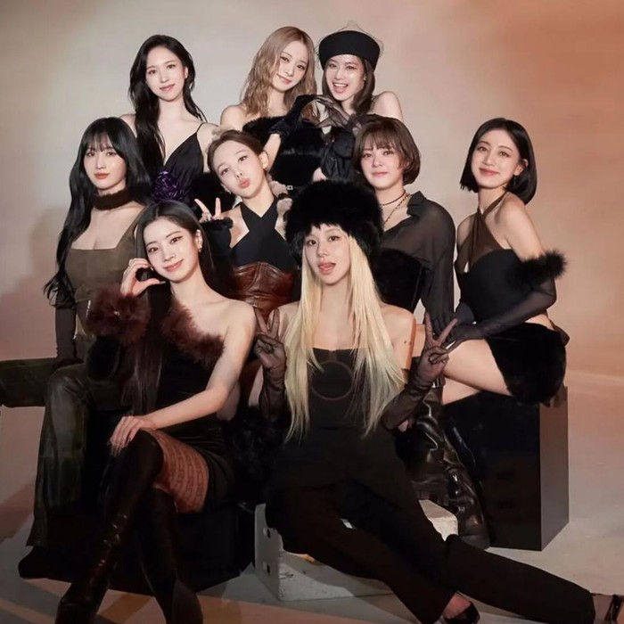 Potret terbaru TWICE. (Foto: twitter.com/JYPETWICE)