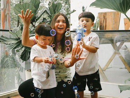 7 Potret Rumah Putri Titian & Junior Liem, Minimalis Khas Keluarga Pasangan Muda