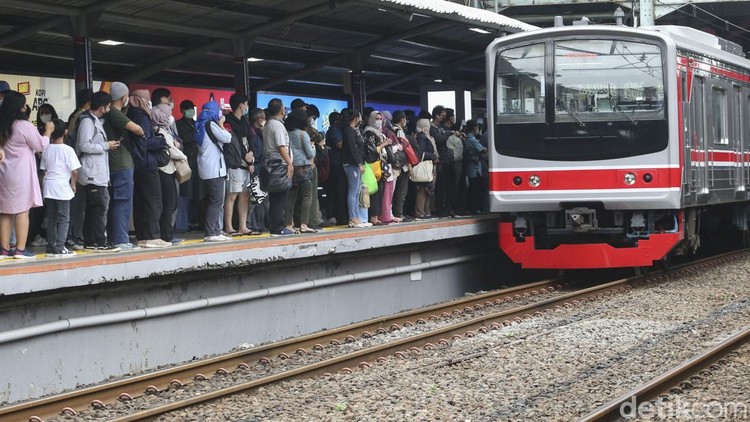 PT KRL Commuter Line menerapkan aturan baru untuk jalur KRL Jabodetabek. Kini, rute KRL Bogor-Jakarta Kota terbaru bisa dicek sebelum melakukan perjalanan.