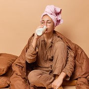 Beneran Bebas Repot, Cukup Terapkan 3 Rutinitas Malam Sederhana Ini untuk Bantu Kamu Awet Muda!