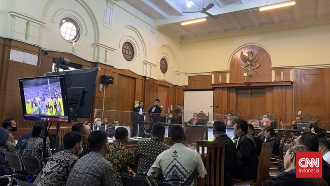 Pemantauan Komnas HAM selama persidangan Tragedi Kanjuruhan di PN Surabaya menemukan ada tekanan atau intimidasi terhadap jaksa.