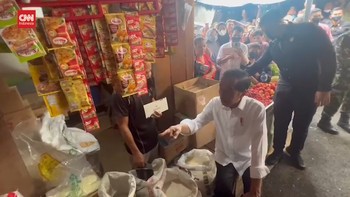 VIDEO: Momen Jokowi Blusukan di Pasar Tradisional Medan