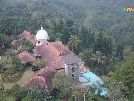 7 Potret Villa Mewah Mamitoko Ibunda Bams di Puncak, Penuh Barang Antik