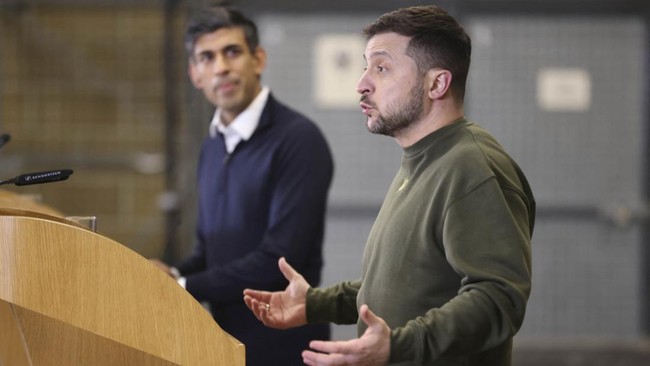Zelensky Tagih Janji PM Sunak Beri Jet Tempur ke Ukraina di Inggris Perdana Menteri Rishi Sunak menjanjikan jet tempur untuk Ukraina usai Presiden Volodymyr Zelensky berkunjung ke Inggris, Rabu (8/2).