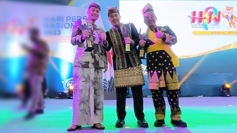 Wali Kota Surabaya, Eri Cahyadi meraih penghargaan "Trofi Abyakta" Anugerah Kebudayaan PWI (AK-PWI) Pusat 2023.