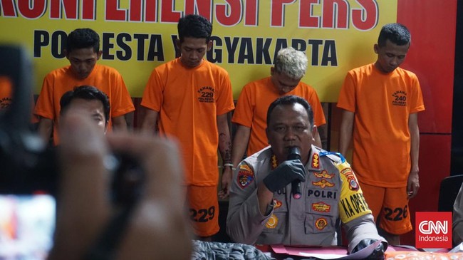 Pemprov DIY mengakui peristiwa di titik nol Yogyakarta selain menjadi kekhawatiran pada keamanan masyarakat, juga menjadi ancaman bagi pariwisata di DIY.