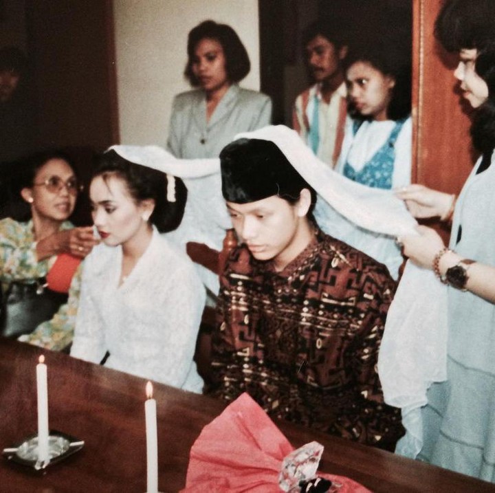 Kisah Unik Armand Maulana Nikahi Dewi Gita di KUA, Pakai Lilin Gara-gara  Mati Lampu