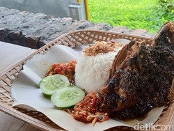 Bebek Carok: Pedasnya Juara! Nasi Bebek Madura Tretan Muslim