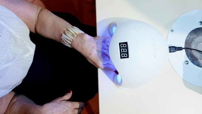 UV Light Nail Dryer Aman Digunakan? Ini Kata Ahli!