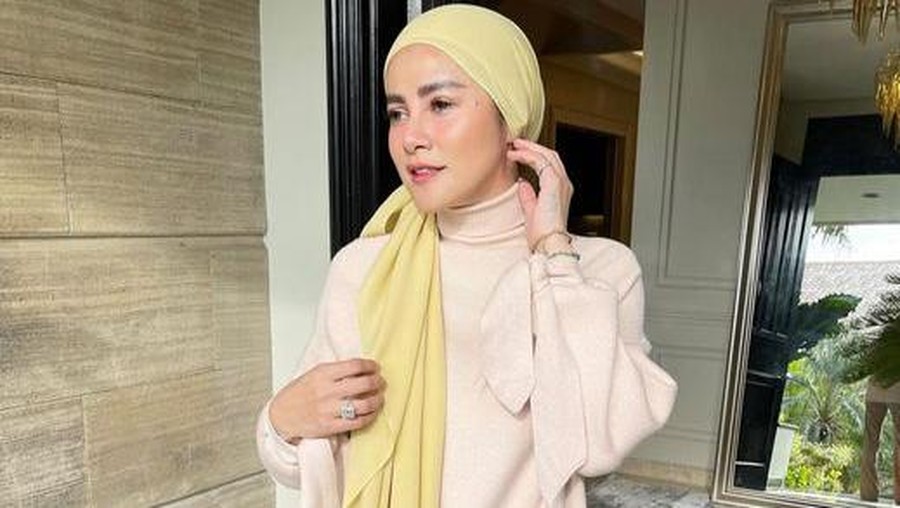 Gaya hijab Olla Ramlan yang kerap menuai kritik dari warganet.