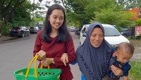 Tegarnya Kartini, Tuna Netra Penjual Keripik yang Merawat 2 Anak Tanpa Suami