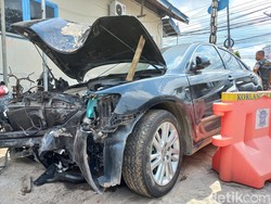 Polisi Ungkap Status Sopir-Wanita Bugil di Mobdin DPRD Jambi yang Kecelakaan