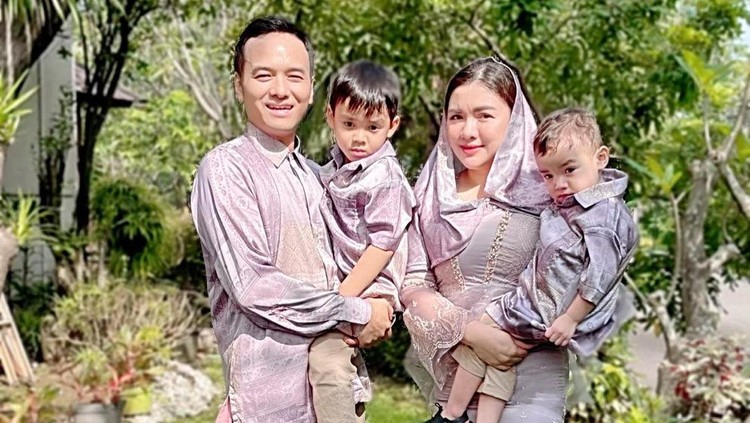 Potret Anak Pertama Vicky Shu
